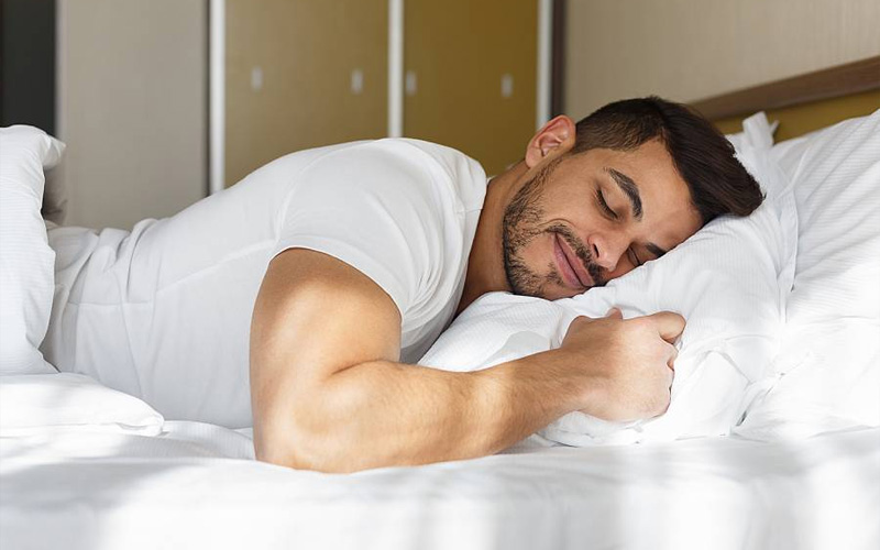 4 Surprising Benefits of Sleeping with a Garlic Clove Under Your Pillow
